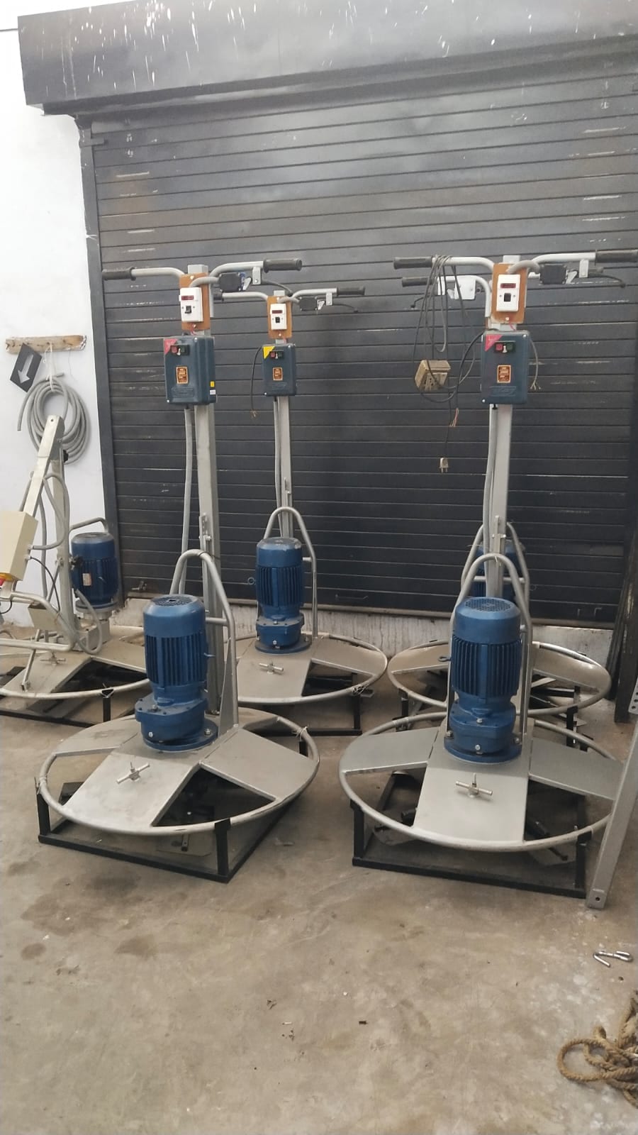 Jamshedji Type Power Trowel Floater Machine - Ambish Engineering Heavy Construction Machinery